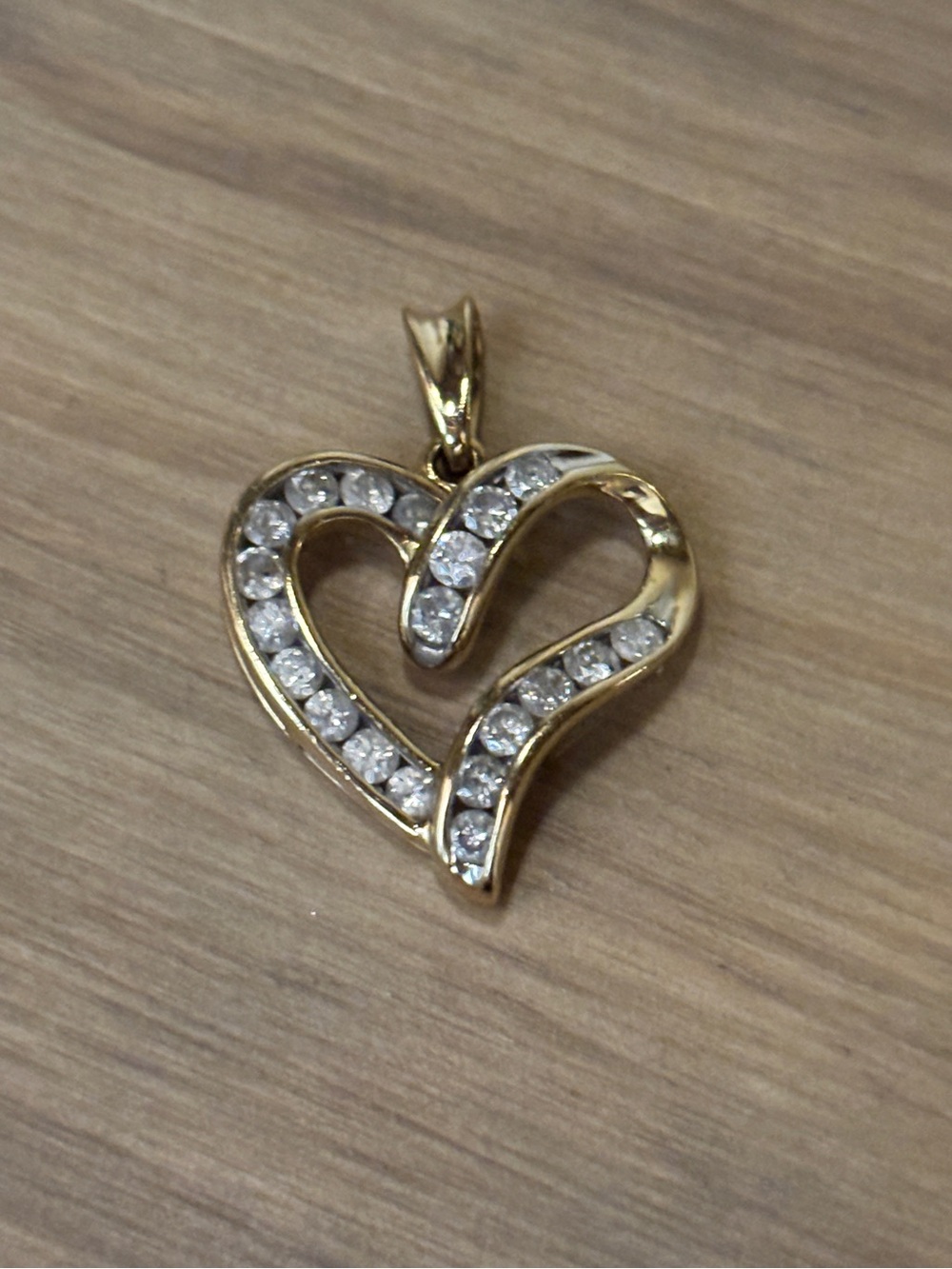 10K 1.00ctw Diamond Heart Pendent